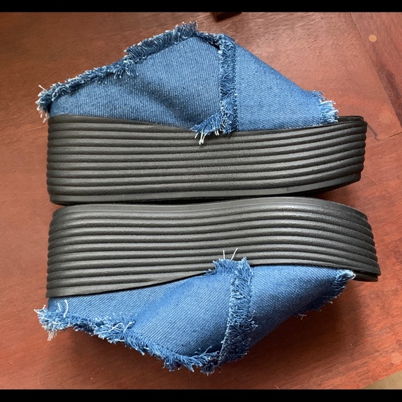 Women’s Platform Shoes - Picture 2 of 6